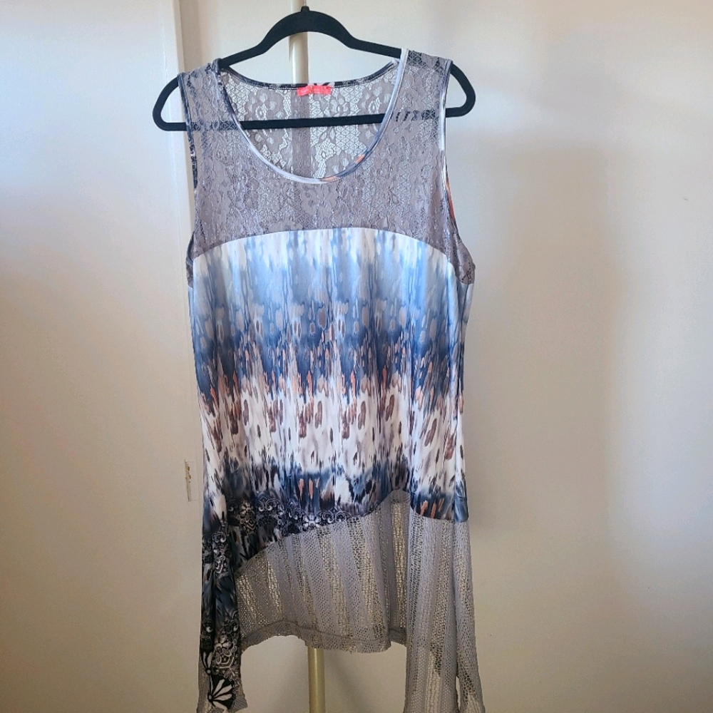 Lace details tunic tank